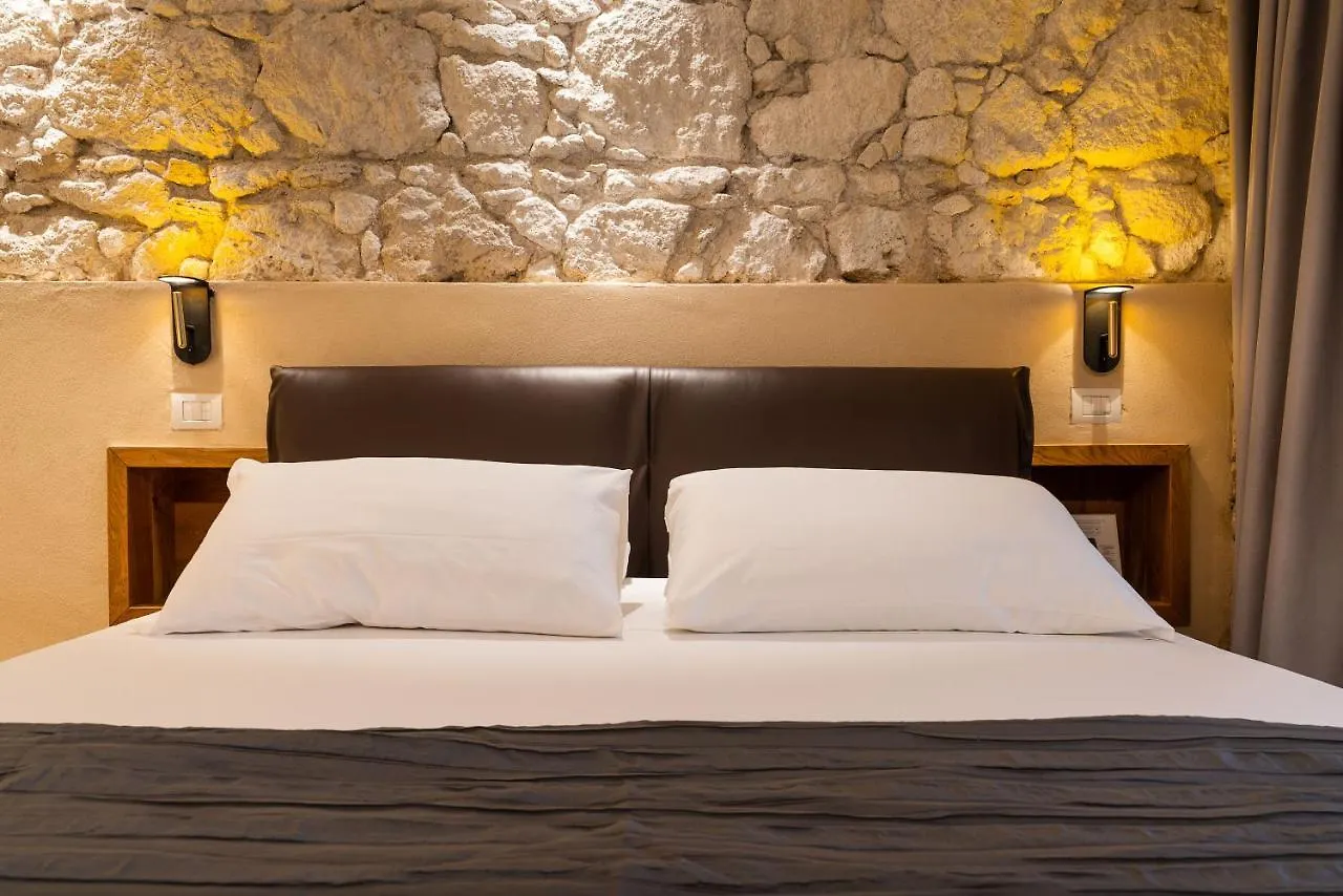 Re Dionisio Luxury Suites Syracuse